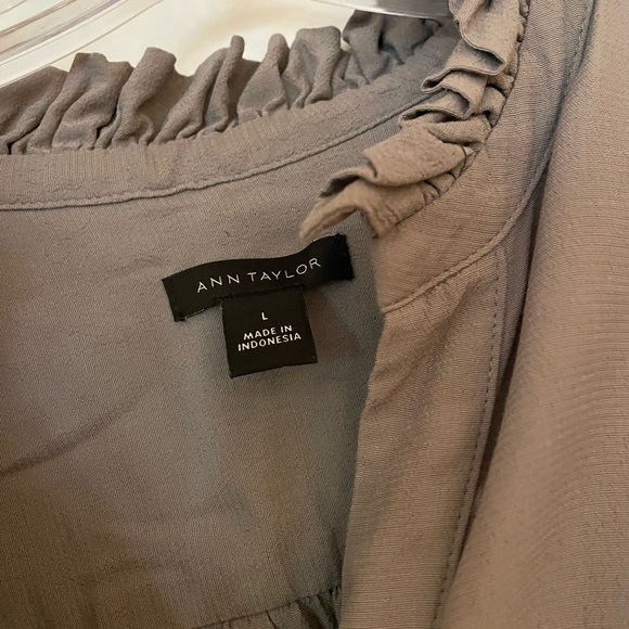 Loft Gray blouse with ruffle at neck and wrists L - Picture 3 of 6
